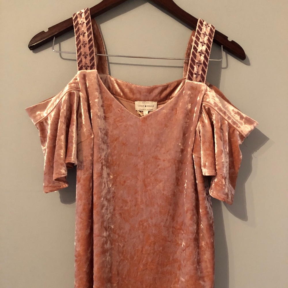 NWT ☘️Lucky brand cold shoulder top - size small